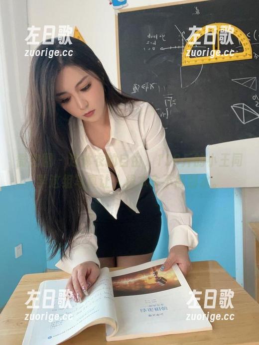微密圈 - 连体衣的自由，120斤的小王同学这组写真让人根本舍不得划水。