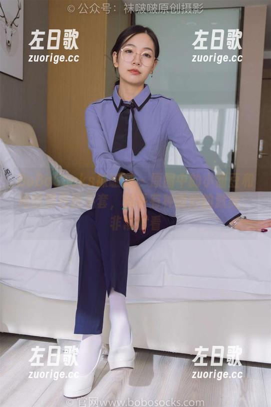 BoBoSocks袜啵啵-小甜豆 BoBoSocks袜啵啵 - 原图中的小甜豆和她的黑色丝手套,似乎有种微妙的默契,非常耐看