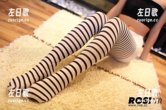 ROSI写真 原图里的ROSI棉袜——那些不可言说的细节就藏在袜花里