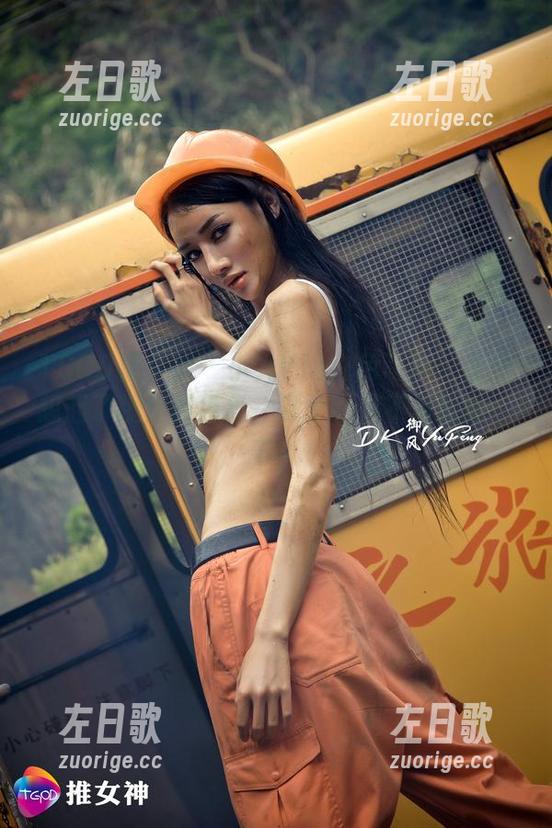 TGOD推女神 - 小九Vin白色写真：让我想起了糖果调色盘，哪个小孩不想偷咬一下？