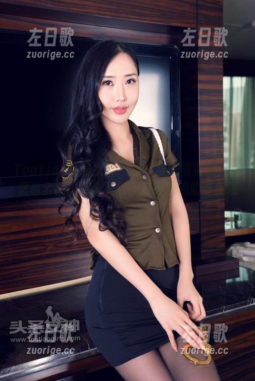 TouTiao头条女神 - 被一副眼镜征服：周思超全集，点击下载，打破常规的审美观！
