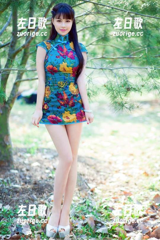 TuiGirl - 大鱼游过，冯雨芝的泳衣万众瞩目，俨然泳池的女王。