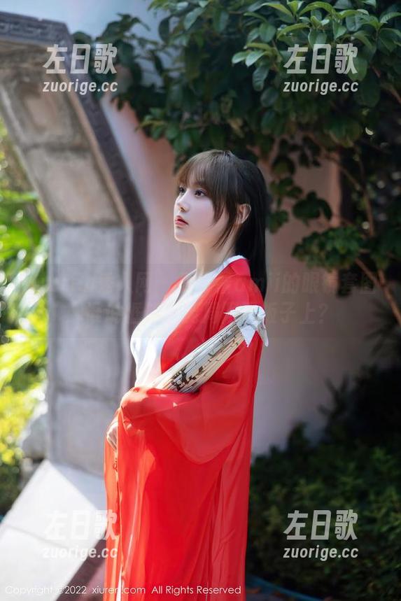 Xiuren秀人网 - 夏可馨amii的眼镜套图：谁说框架只能局限于板子上？