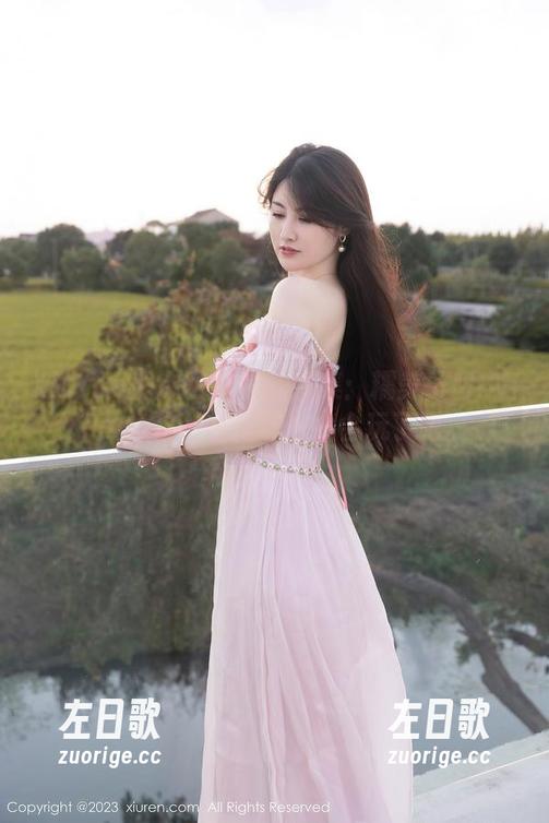 Xiuren秀人网 - 黑丝图集：糯美子MINIbabe这一身搭配，太会玩了吧。