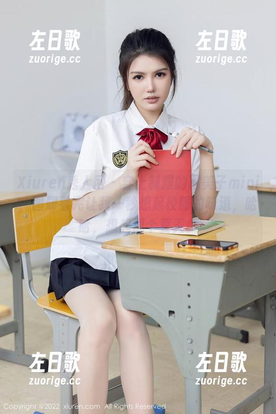 Xiuren秀人网 - 穿上制服的糯美子mini，图册看完让我一秒想起校服的味道，哈哈，想起那个夏天。