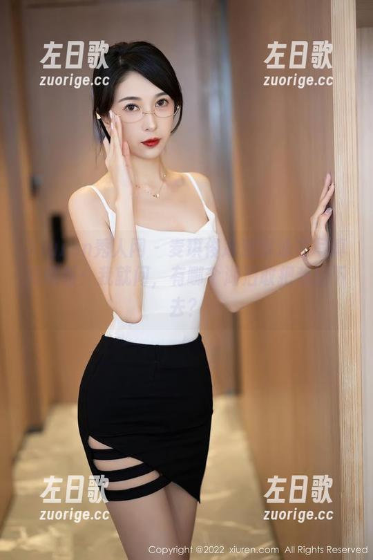 Xiuren秀人网-麦琪绫冰激淋 Xiuren秀人网 - 麦琪绫冰激淋泳衣写真浓缩版:我就问,有哪个湖泊敢把我比下去?