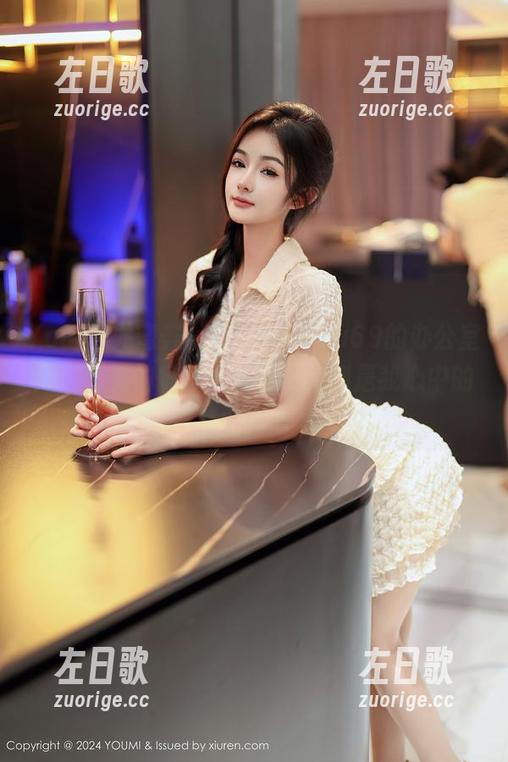 YouMi尤蜜荟 - 打卡lingyu69的办公室：原图里的随意一瞬，套图则是我心中的小确幸