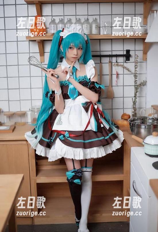 kitaro绮太郎 kitaro绮太郎的這身套装,看着总有些…一瞬而过的暧昧。