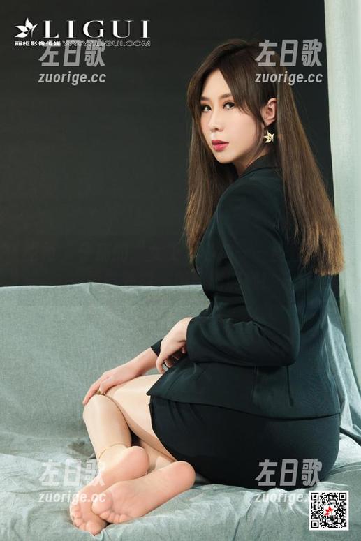 丽柜 - 子晴的“女王”私拍——坐着也能霸气外露，情趣满满哦！