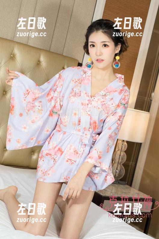 克拉女神 - 吕佳的网袜最新写真，深究一下这迷离的视角吧！