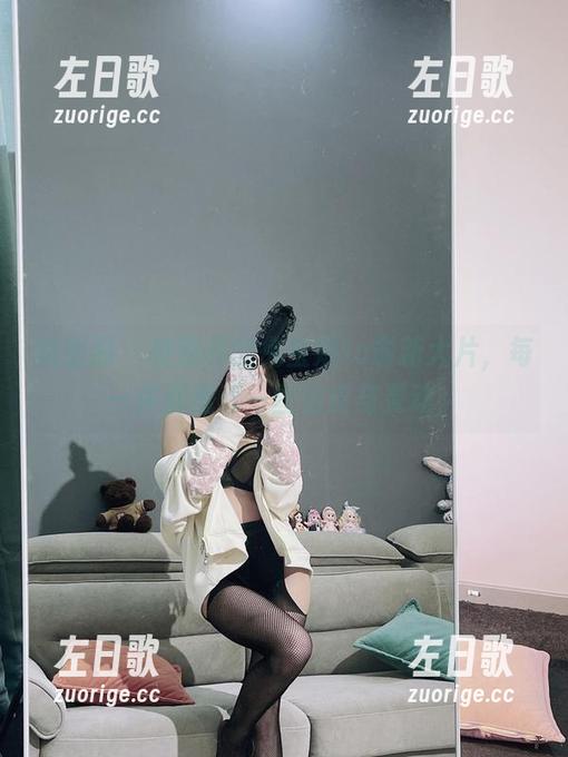 兔宝妮to 微密圈 - 校服界的兔宝妮to最新大片,每一件都透着一丝俏皮与灵动。