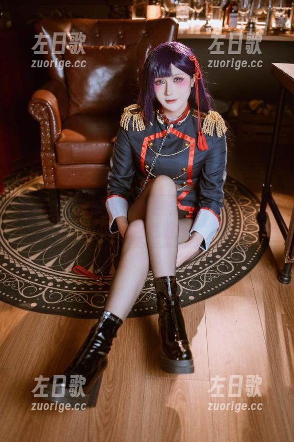 忍不住了！原图中的兔胖胖min和她的路易九世礼服！