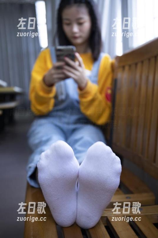 南国足艺-冉冉 南国足艺 - 图集分享:冉冉的长腿美脚,让你随时都想买双高跟鞋!