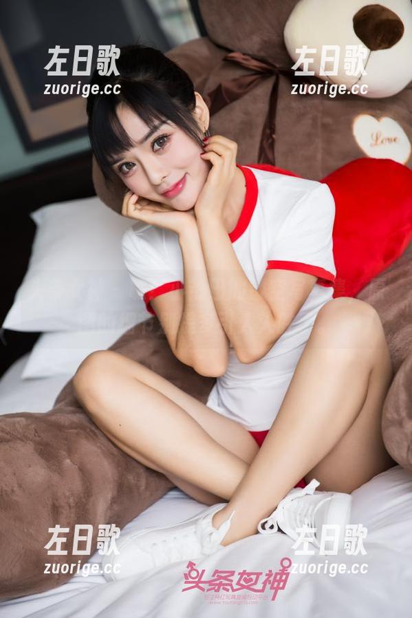 头条女神 - 瞧！小热巴的镂空写真集，原图的细节别提多引人入胜了。
