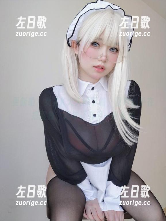 更新啦，女主K大人的下着，图片似乎在提醒我，成年还有另一番乐趣