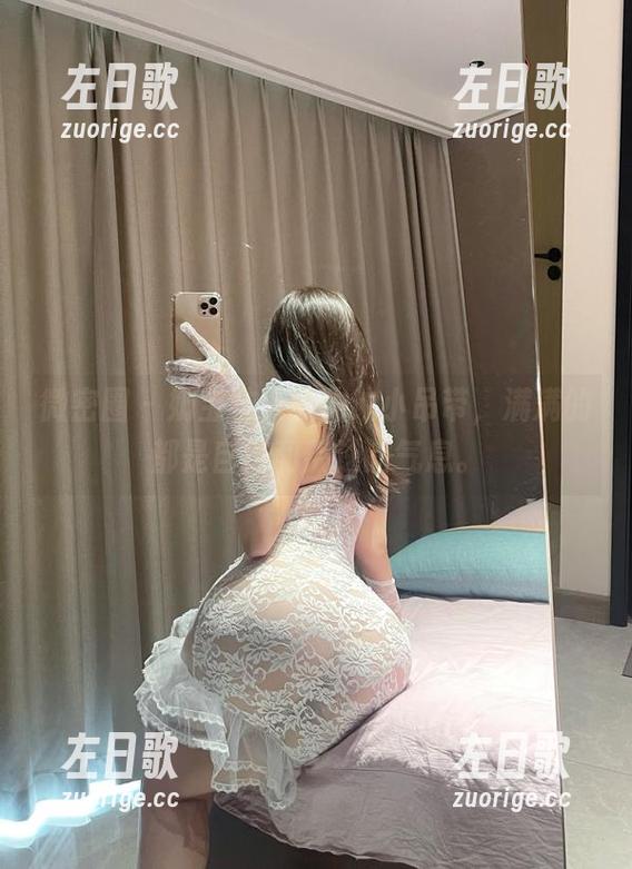奶宝妹纸 微密圈 - 奶宝妹纸的豹纹小吊带,满满的都是自信和叛逆的气息。