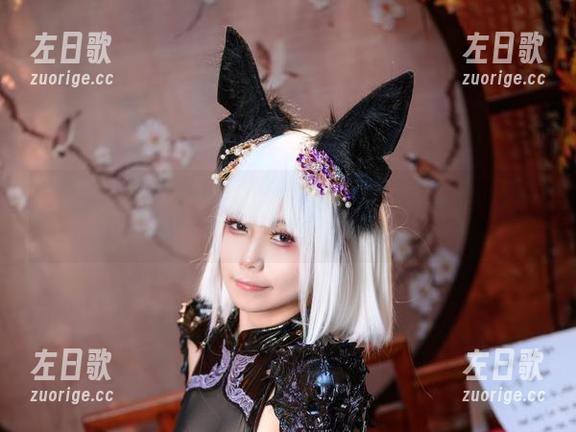 末夜787 末夜787化身红色兔女郎,cos图片滋味太独特,有点入戏了呢。