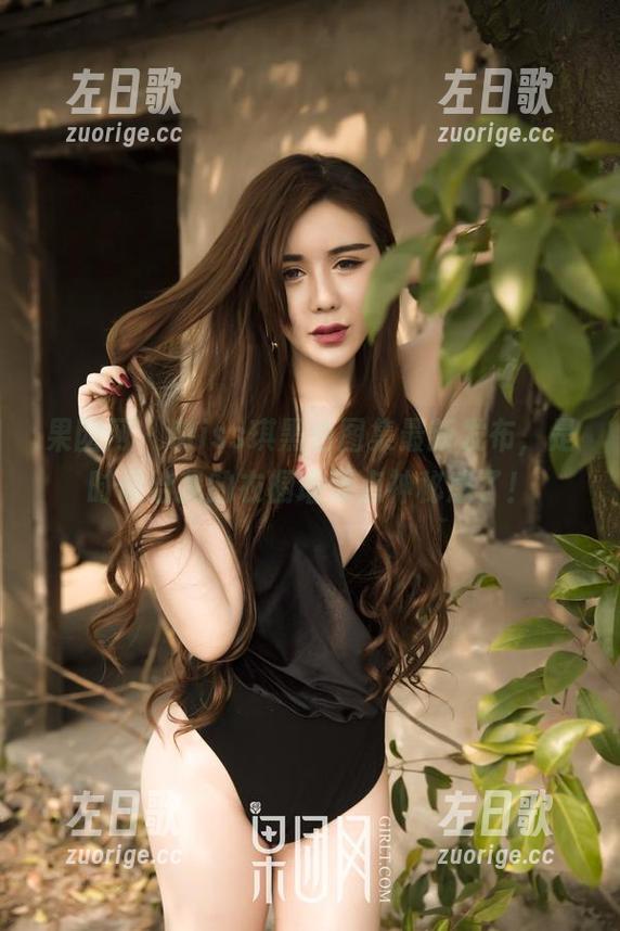 果团网 - Miss琪黑色图集最新发布，是时候给我的衣橱增添点神秘感了！