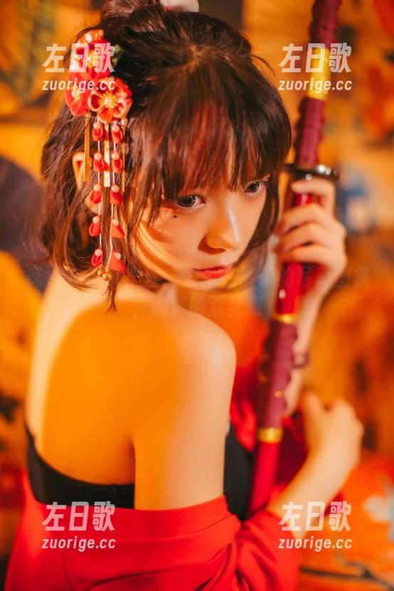 疯猫ss的裤里丝：发生在裤子的写真图集，满满的混乱感