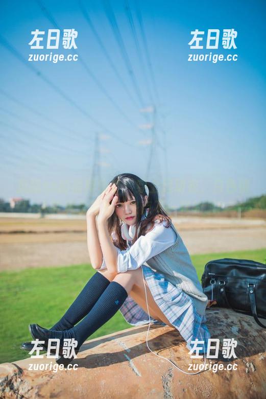 疯猫ss 疯猫ss的福利分享:穿上运动衣,白色情人节隽永写真,来点不一样的吧!