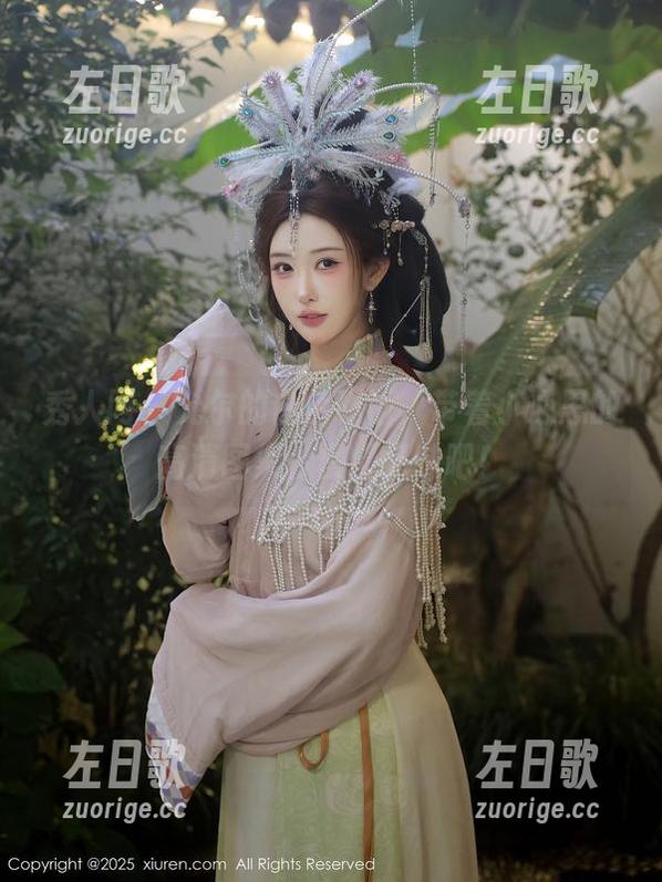 秀人网 - 允尔的白色物语，带着小心思的高清图集，慢慢品味吧！
