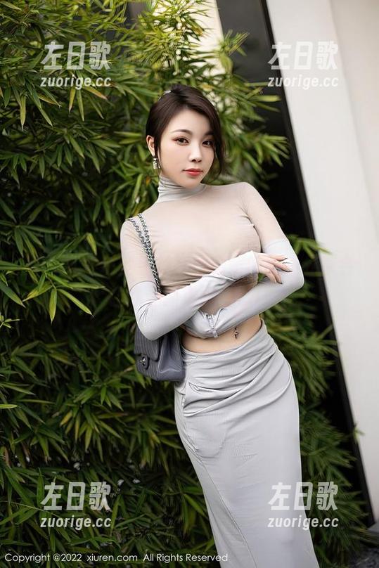 秀人网 - 灰丝加持，圆圆酱的图集分享会让你重新审视自己！