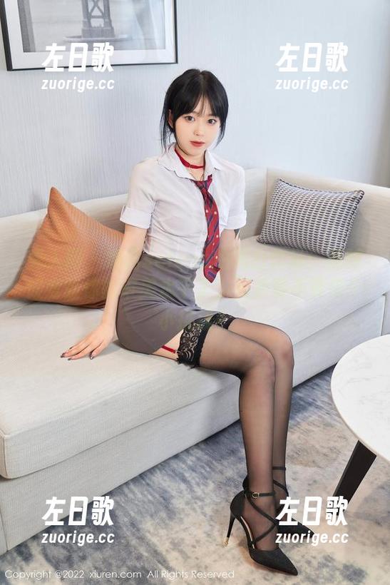 秀人网 - 娜露selena的黑白作品：是时候考验你的审美水平了，资源要不要来个小挑战？