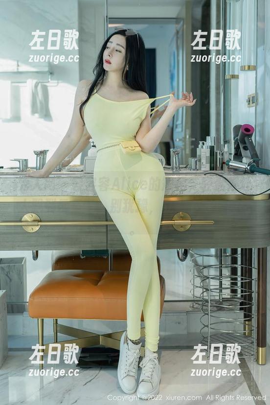 秀人网 - 容容容Alice的短裙，轻盈得让人飘到云里了，别犹豫，立刻下载套图吧。