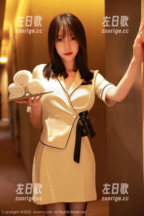 秀人网 - “雨儿1494和她的姐姐，玩转雨天的姿态，极具看点！”——图片中的每一滴都在述说