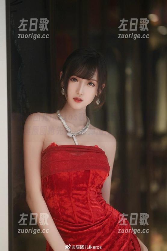 又见腐团儿Ikaros在家装文艺女友，居家写真原图抢先看，丢掉出门的负担吧！