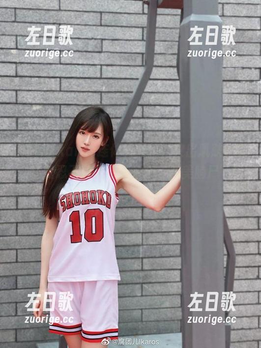 腐团儿Ikaros 腐团儿Ikaros连体衣图包,突出肌肤之美,让我忍不住想奉献一个“最美躺尸”称号!