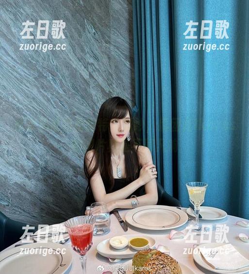 从未见过如此独特的婚纱，腐团儿Ikaros的图片真是不同凡响