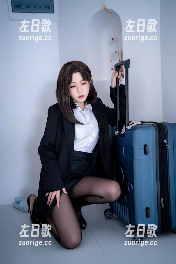 蓝小沂KiKi，纯白狂想曲——轻轻松松堆出的图片合集！