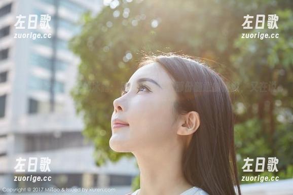 蜜桃社 - 高清揭秘冰露：黑色套图中，那份随意的骄傲，又在说些什么呢？