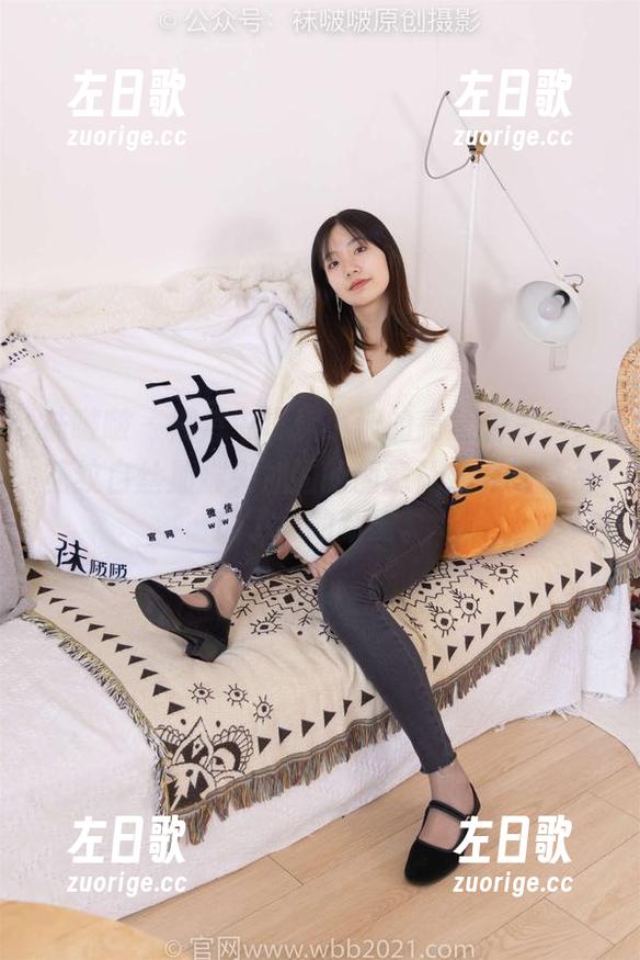 袜啵啵 - 彻底中毒！小沫的高清图片里，花纹白丝加脚尖加固的创意让所有细节都成了我的新宠。