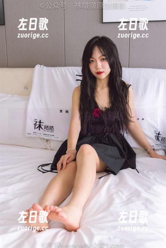 袜啵啵 - 小米和她的白色小腿袜，图片中那种不经意的优雅真让人好奇
