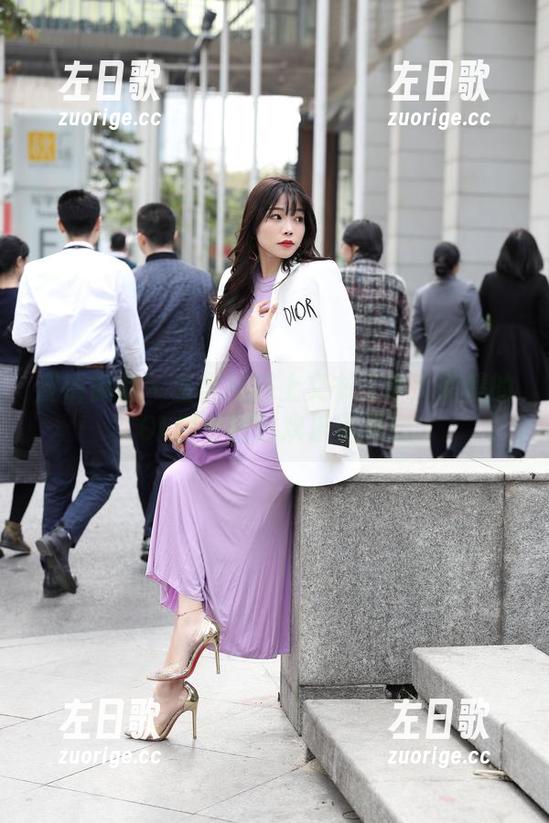 魔镜街拍 - 当黑丝遇上文书工作：婷婷的OL日常图包欢乐无限！